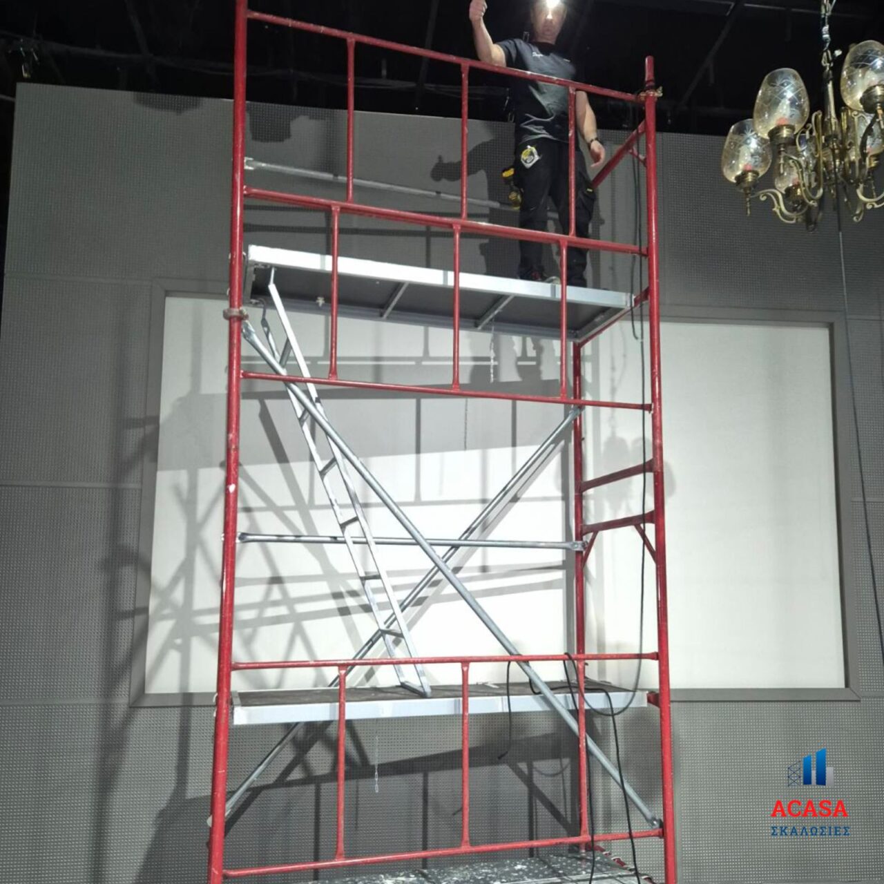 Σκαλωσιά με ρόδες σε θέατρο