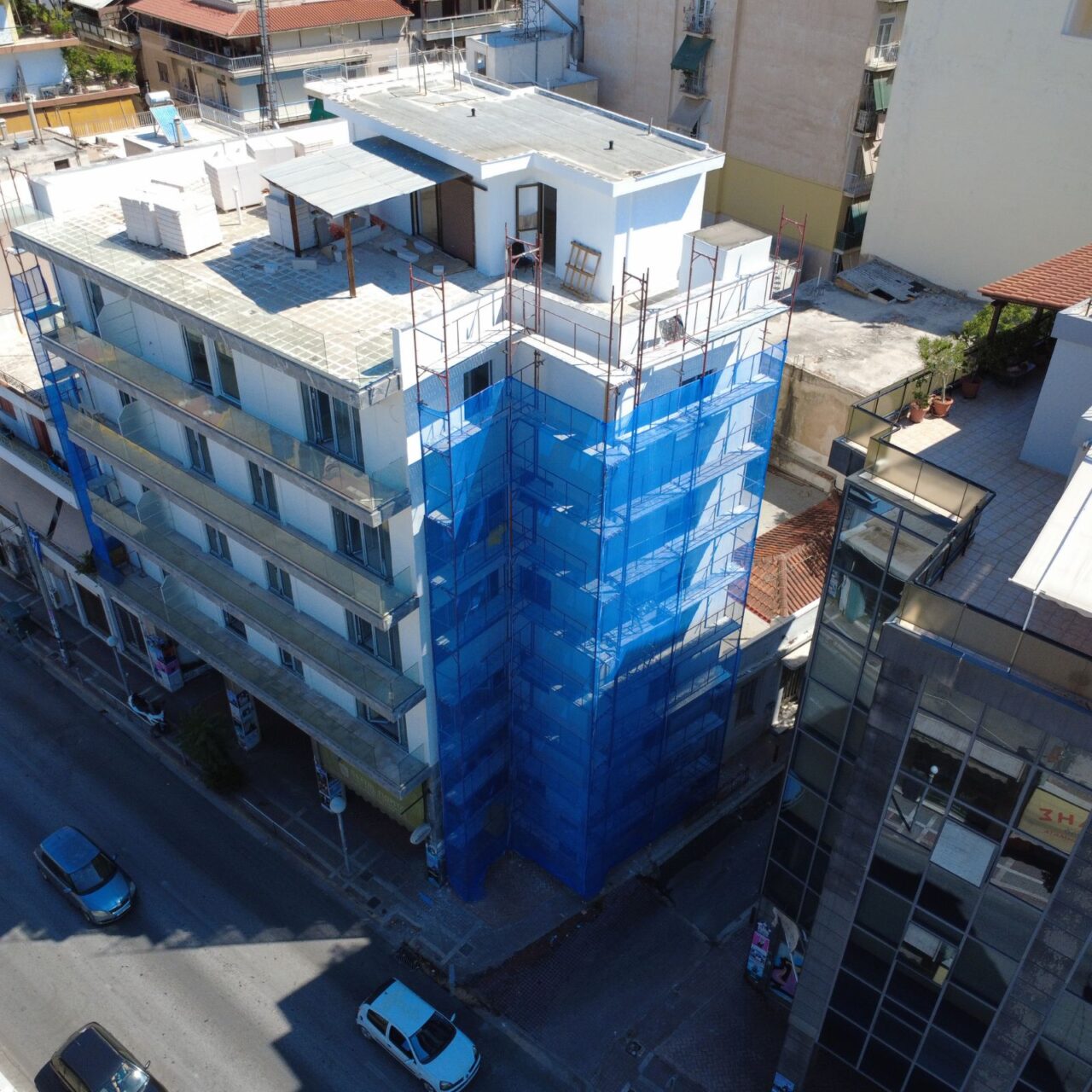 Σκαλωσιά σε πολυσύχναστο σημείο στη Δάφνη – Ασφάλεια & υπευθυνότητα σε κάθε βήμα