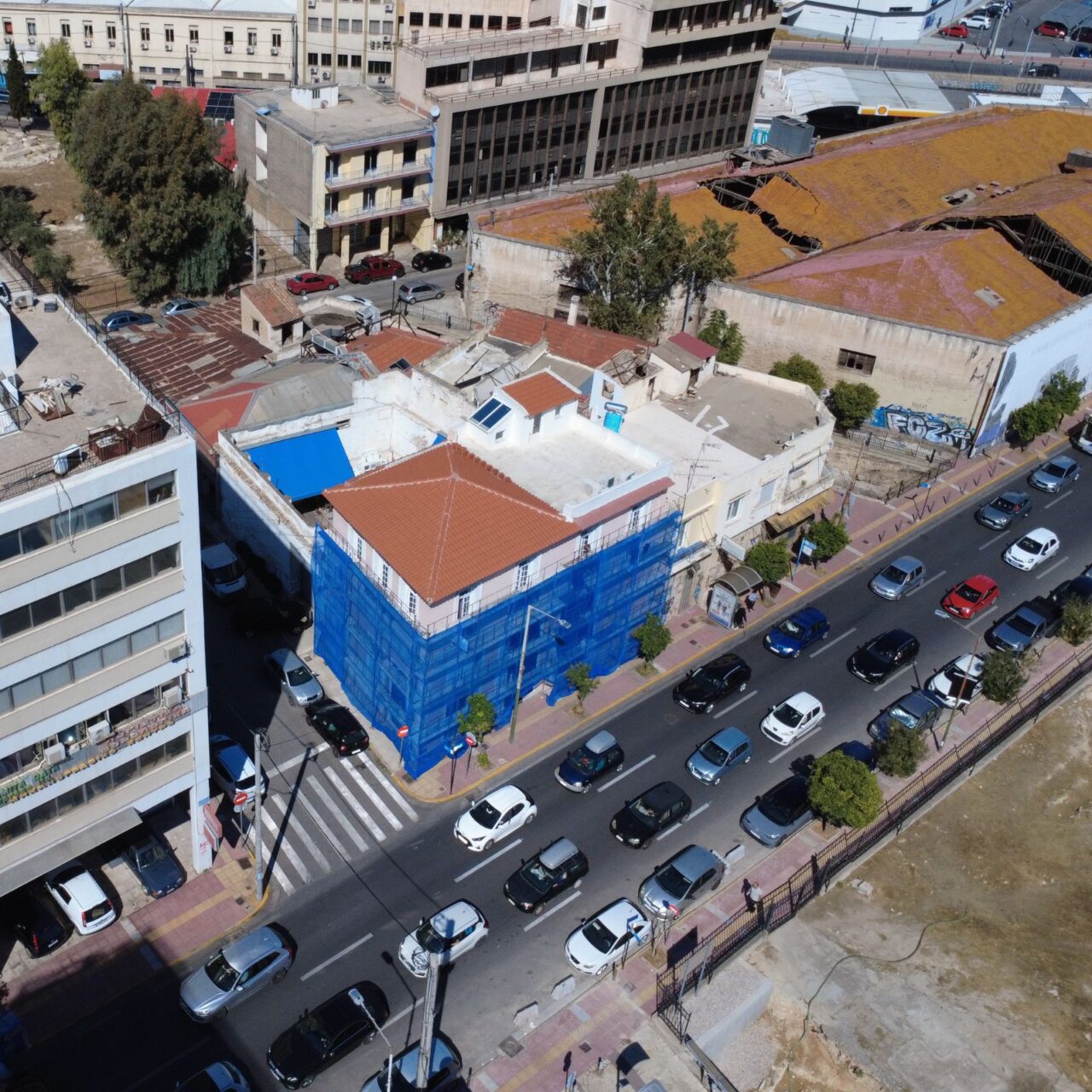 Σκαλωσιά στον Πειραιά – Απόλυτος σεβασμός στον αστικό χώρο, από την αρχή ως το τέλος